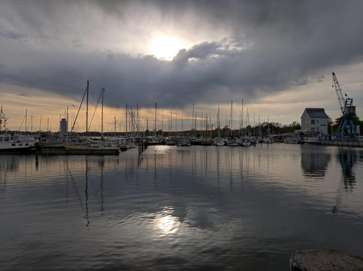 Ostsee Hausboot Schleswig Ostseeblick 1 מראה חיצוני תמונה